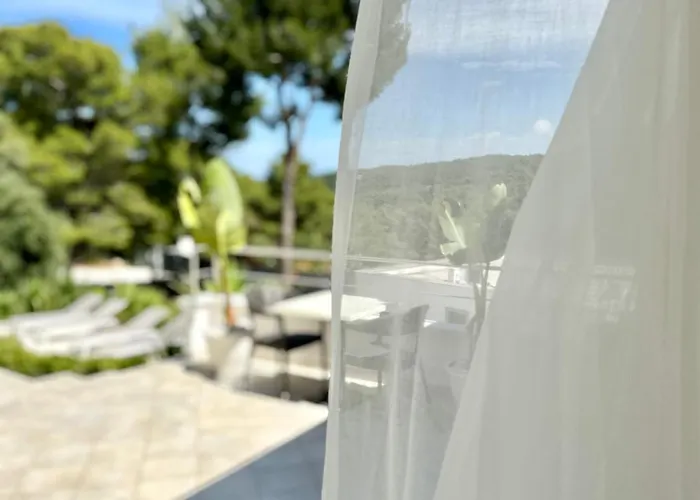 לינה וארוחת בוקר Petra Maris 4*